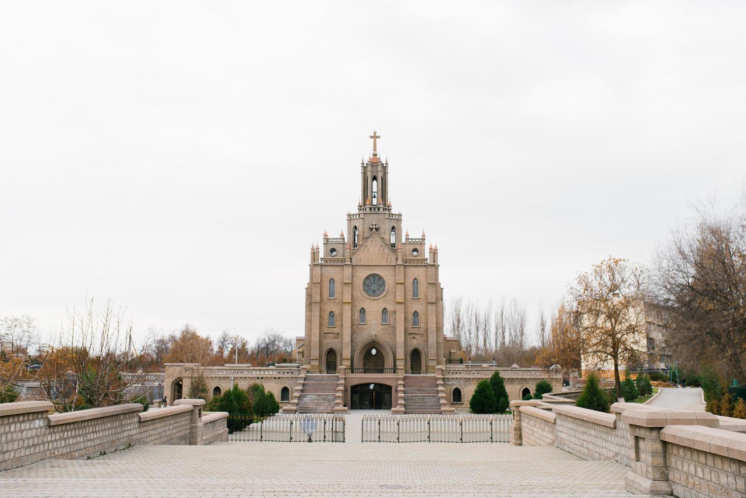 tasjkent, uzbekistan. november 2021. roman katolik kyrka av de helig hjärta av Jesus foto