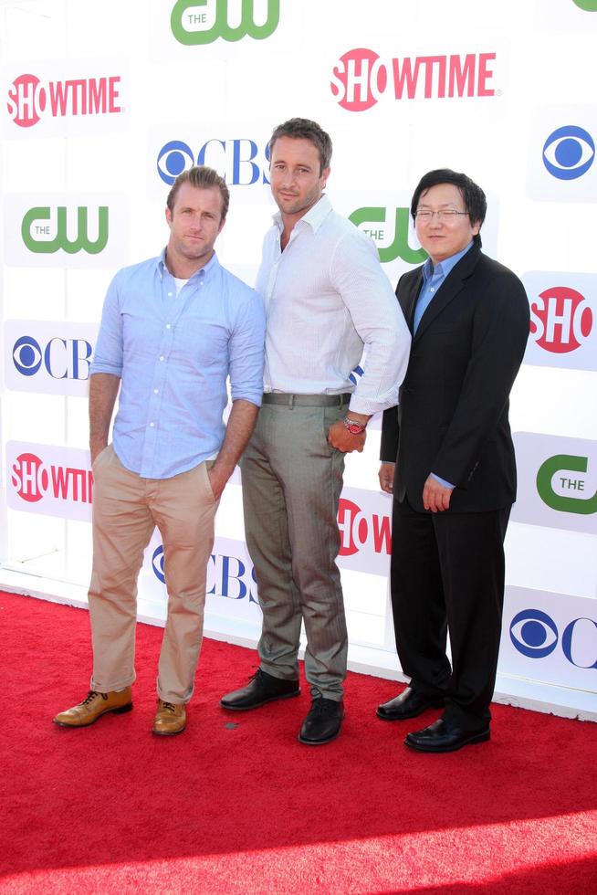 los angeles, juli 29 - scott kan, alex o loughlin, masi OK en ankommer på de cbs, cw, och showtime 2012 sommar tca fest på beverly hilton hotell intilliggande parkering massa på juli 29, 2012 i beverly kullar, ca foto