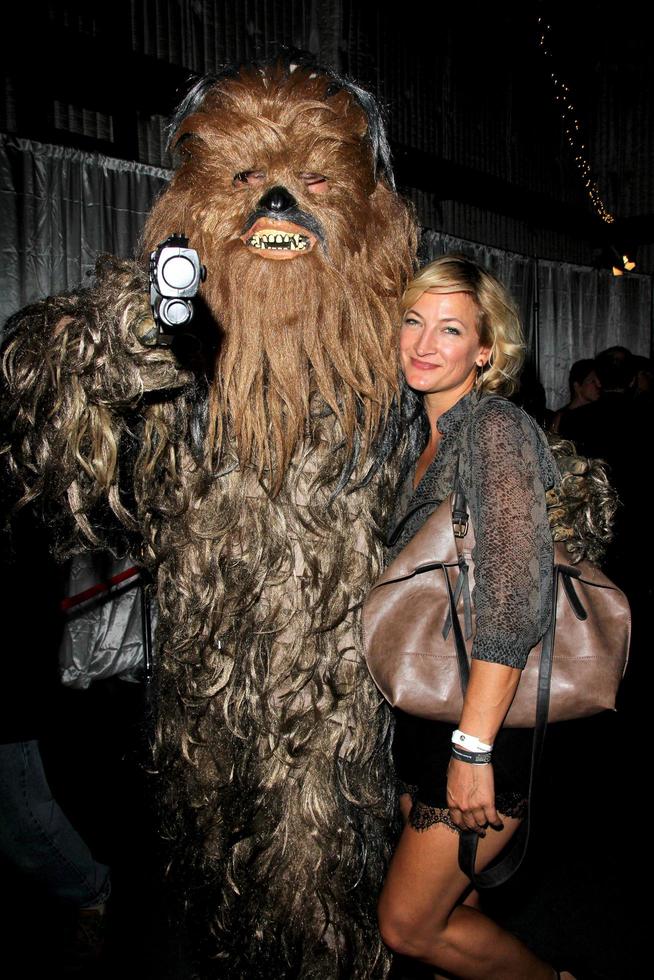 los angeles, sep 6 - chewbacca, zoe klocka på de natt av vetenskap fiktion, fantasi och Skräck efter fest på iatse skede 80 på september 6, 2014 i burbank, ca foto