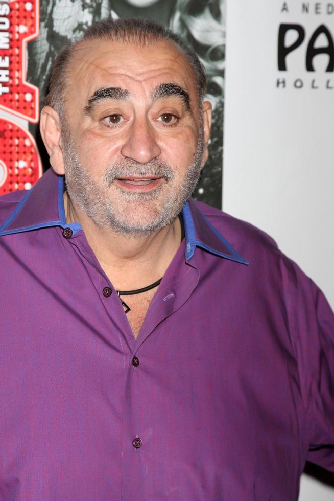 los angeles, Maj 16 - ken davitian ankommer på de öppning natt av de spela chicago på byxor teater på Maj 16, 2012 i los angeles, ca foto