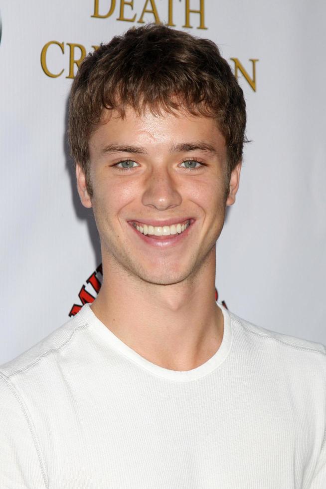 los angeles, aug 26 - jeremy sumpter ankommer på de död och kremering premiär på 20:e århundrade räv studior på augusti 26, 2010 i århundrade stad, ca foto