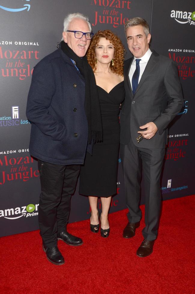 los angeles, dec 1 - malcolm mcdowell, bernadette peters, dermot mulroney på de mozart i de djungel särskild undersökning och konsert på de lund på december 1, 2016 i los angeles, ca foto