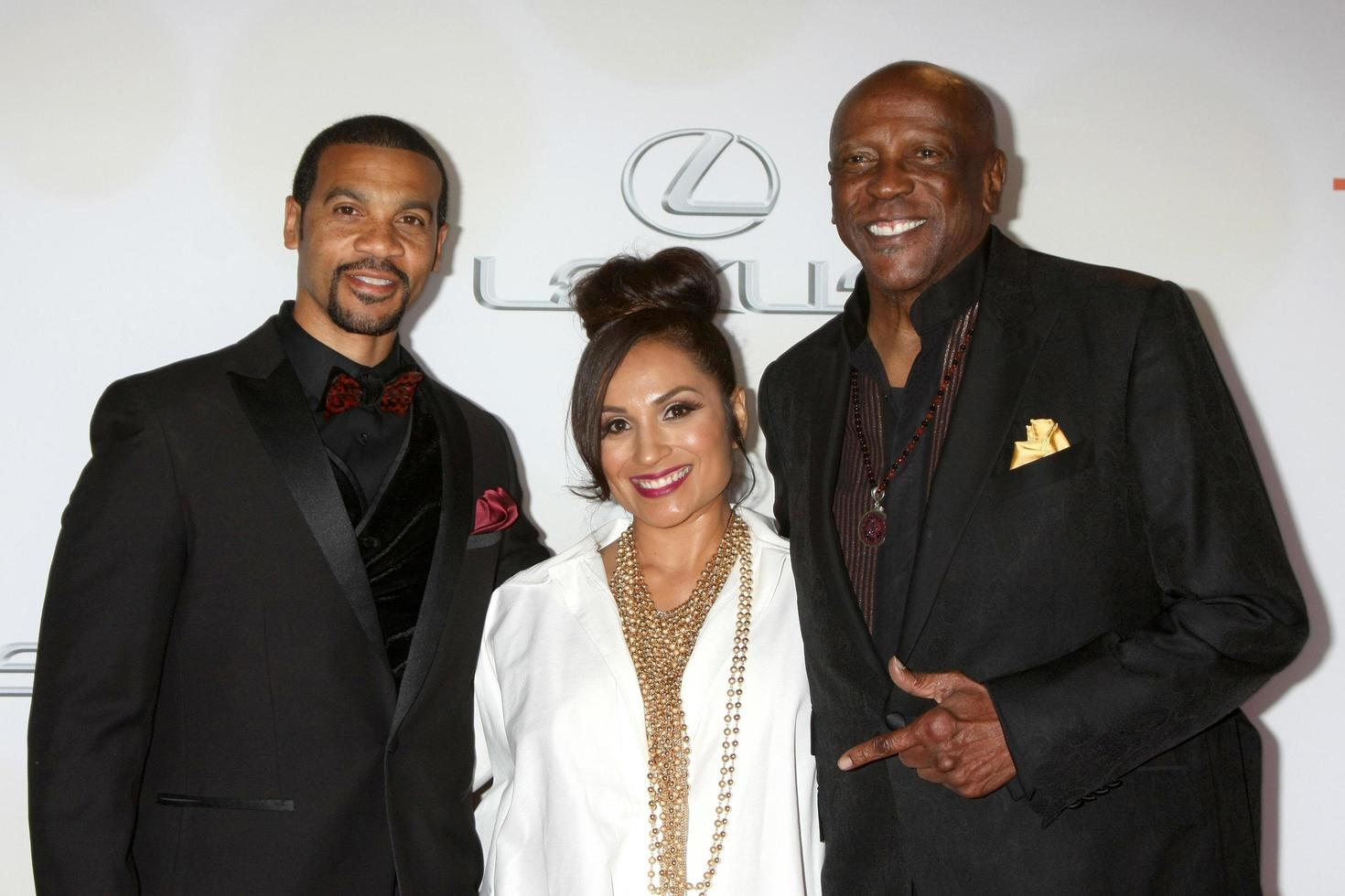 los angeles, feb 6 - aron d spjut, estela spjut, lou gossett jr på de 46: e naacp bild utmärkelser ankomster på en pasadena konvent Centrum på februari 6, 2015 i pasadena, ca foto