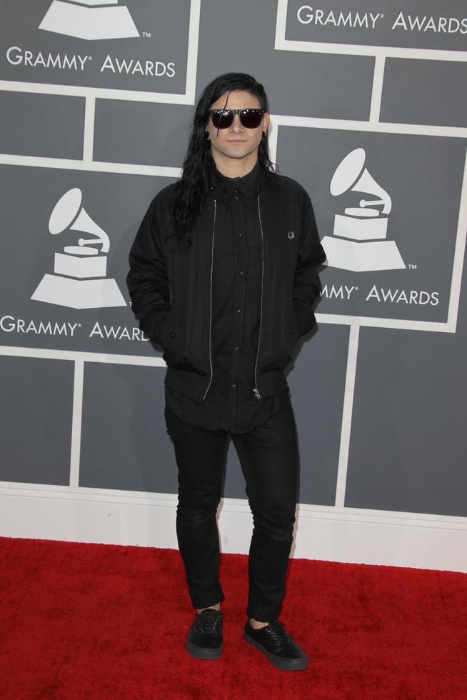 los angeles, feb 10 - skrillex ankommer på de 55:e årlig grammy utmärkelser på de häftklamrar Centrum på februari 10, 2013 i los angeles, ca foto