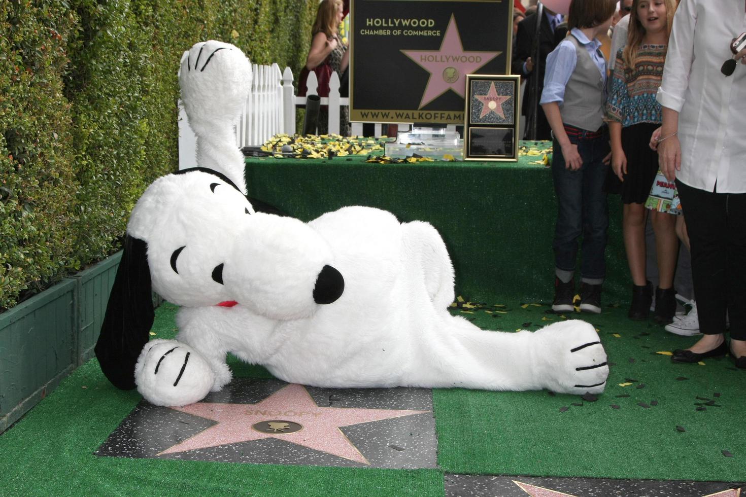 los angeles, nov 2 - snoopy på de snoopy hollywood promenad av berömmelse ceremoni på de hollywood promenad av berömmelse på november 2, 2015 i los angeles, ca foto