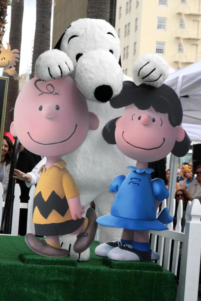 los angeles, nov 2 - charlie brun, snopet, lucy på de snoopy hollywood promenad av berömmelse ceremoni på de hollywood promenad av berömmelse på november 2, 2015 i los angeles, ca foto