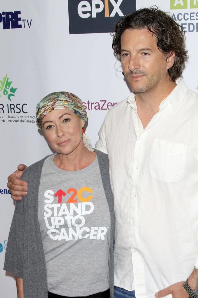 los angeles, sep 9 - shannen doherty, kurt iswarienko på de 5:e tvåårig stå upp till cancer på de Walt disney konsert hall på september 9, 2016 i los angeles, ca foto