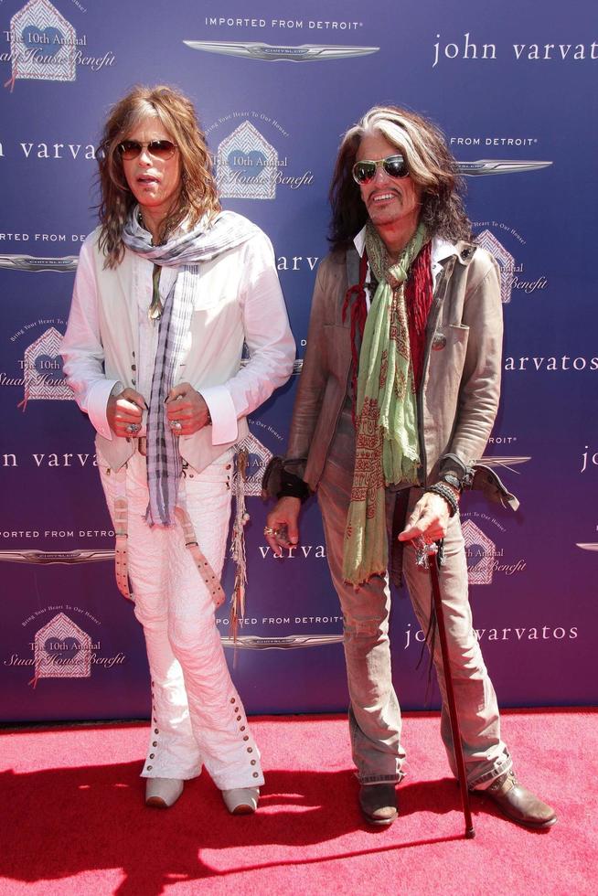 los angeles, mar 10 - steven Tyler, joe päronvin ankommer på de 10:e årlig john varvatos stuart hus fördel på de john varvatos boutique på Mars 10, 2013 i väst hollywood, ca foto