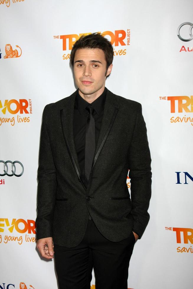 los angeles, dec 4 - kris allen ankommer på de trevor projekt s 2011 trevor leva på hollywood palladium på december 4, 2011 i los angeles, ca foto