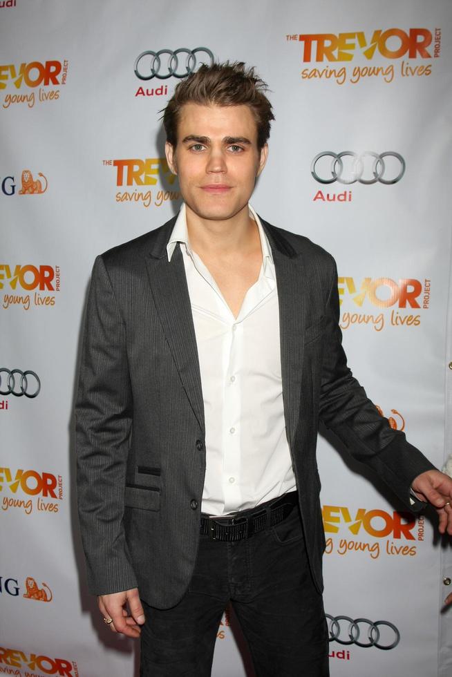 los angeles, dec 4 - paul wesley ankommer på de trevor projekt s 2011 trevor leva på hollywood palladium på december 4, 2011 i los angeles, ca foto