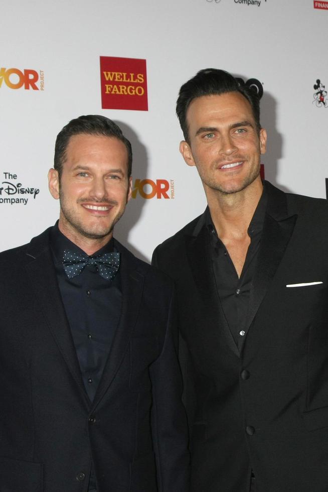 los angeles, dec 6 - Jason landå, cheyenne Jackson på de trevorlive gala på de hollywood palladium på december 6, 2015 i los angeles, ca foto