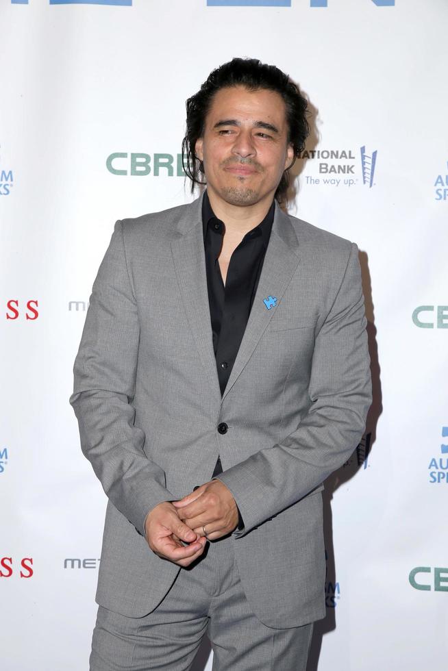 los angeles, sep 29 - antonio jaramillo på de autism talar la tävla sv blå mode gala på de varnare bröder studio på september 29, 2016 i burbank, ca foto