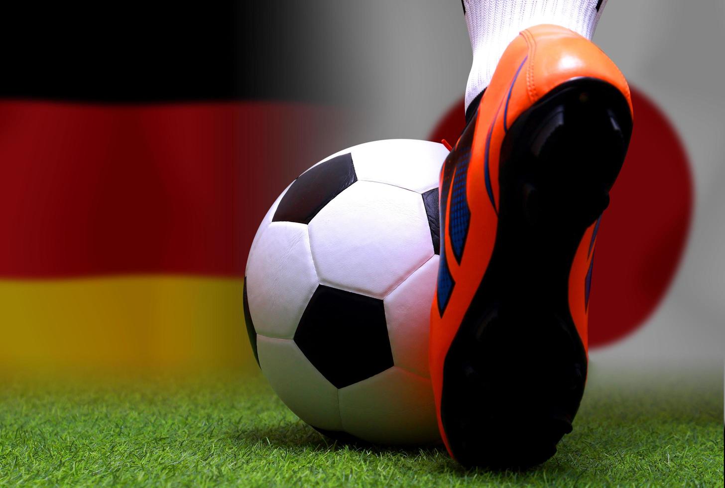 fotboll kopp konkurrens mellan de nationell tysk och nationell japan. foto