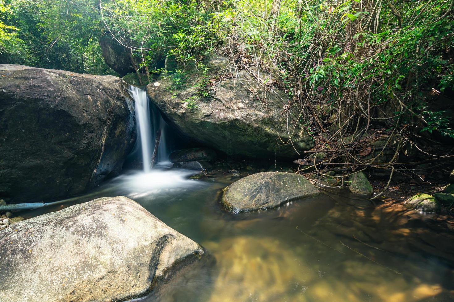 naturlandskap vid khlong pla kang-vattenfallet foto