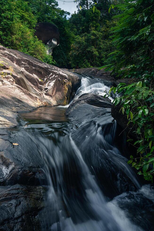 khlong pla kang-vattenfallet i Thailand foto