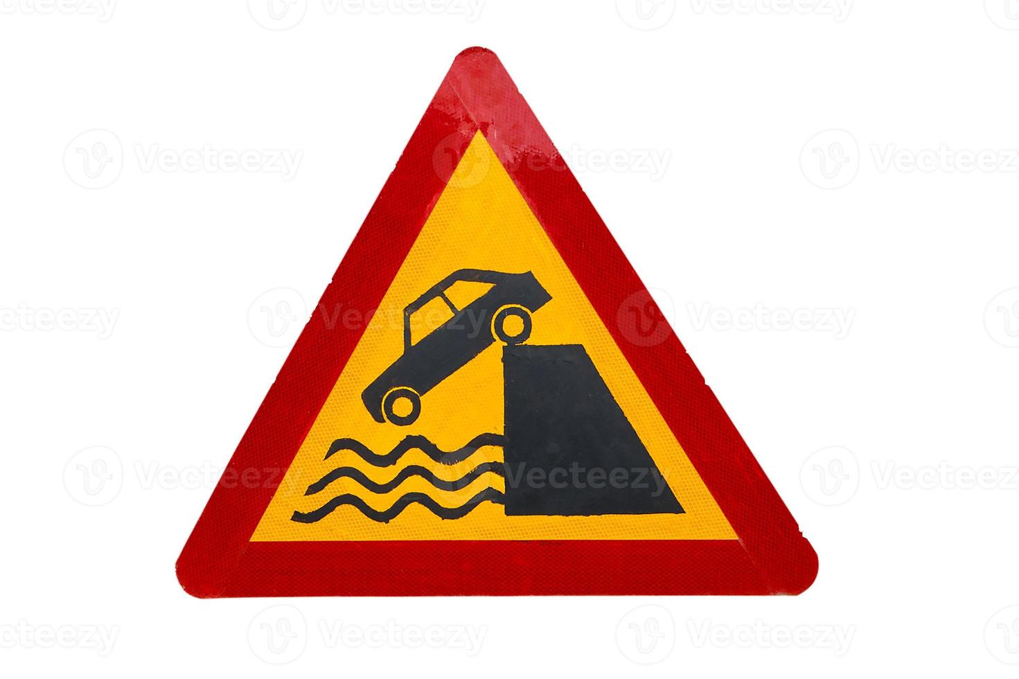 väg tecken avresa till kaj, väg tecken indikerar den där de bil kan falla in i de flod foto