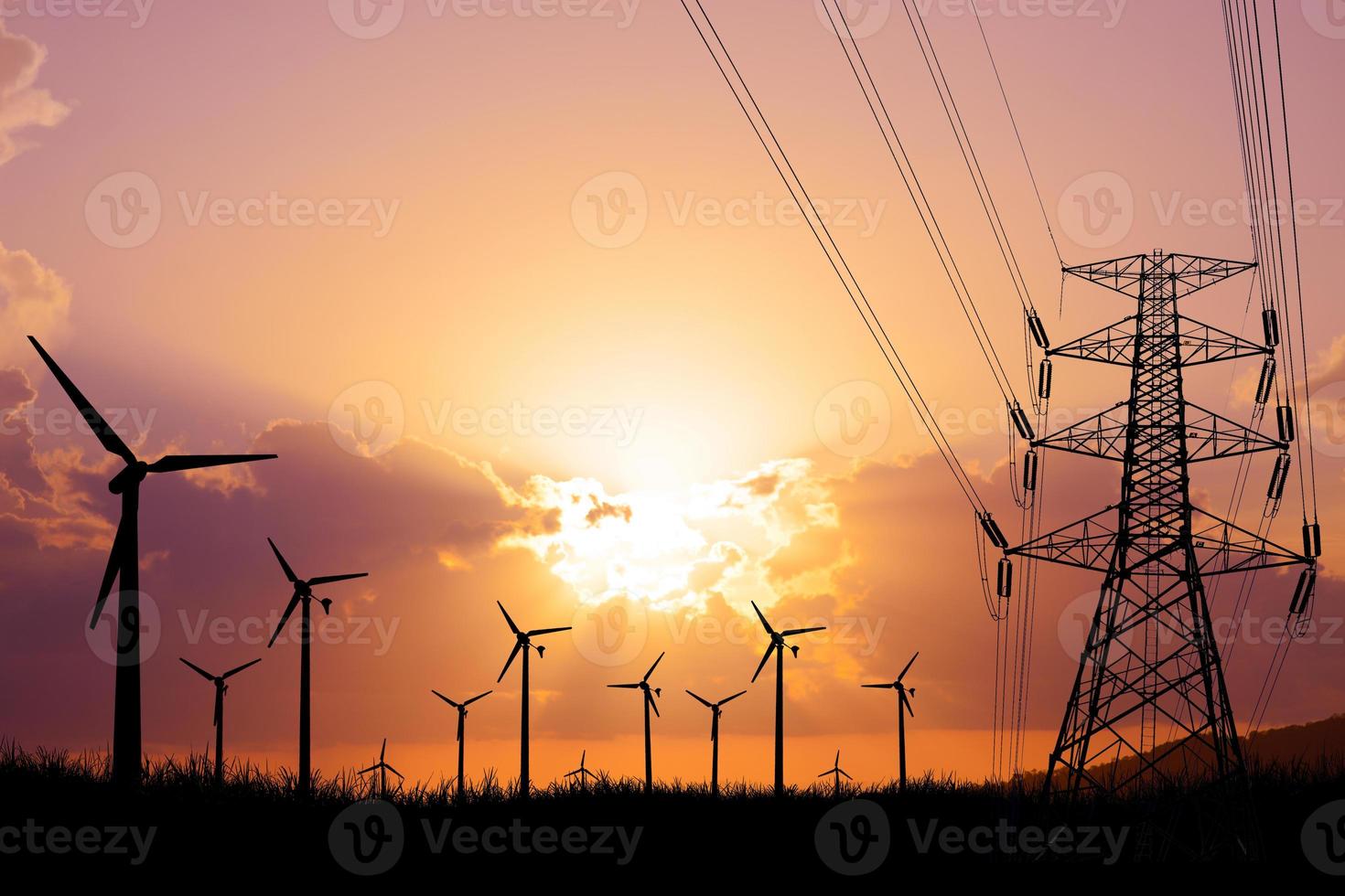 vind turbiner producera elektricitet i en fält. vind energi begrepp, rena energi, miljö- skydd foto