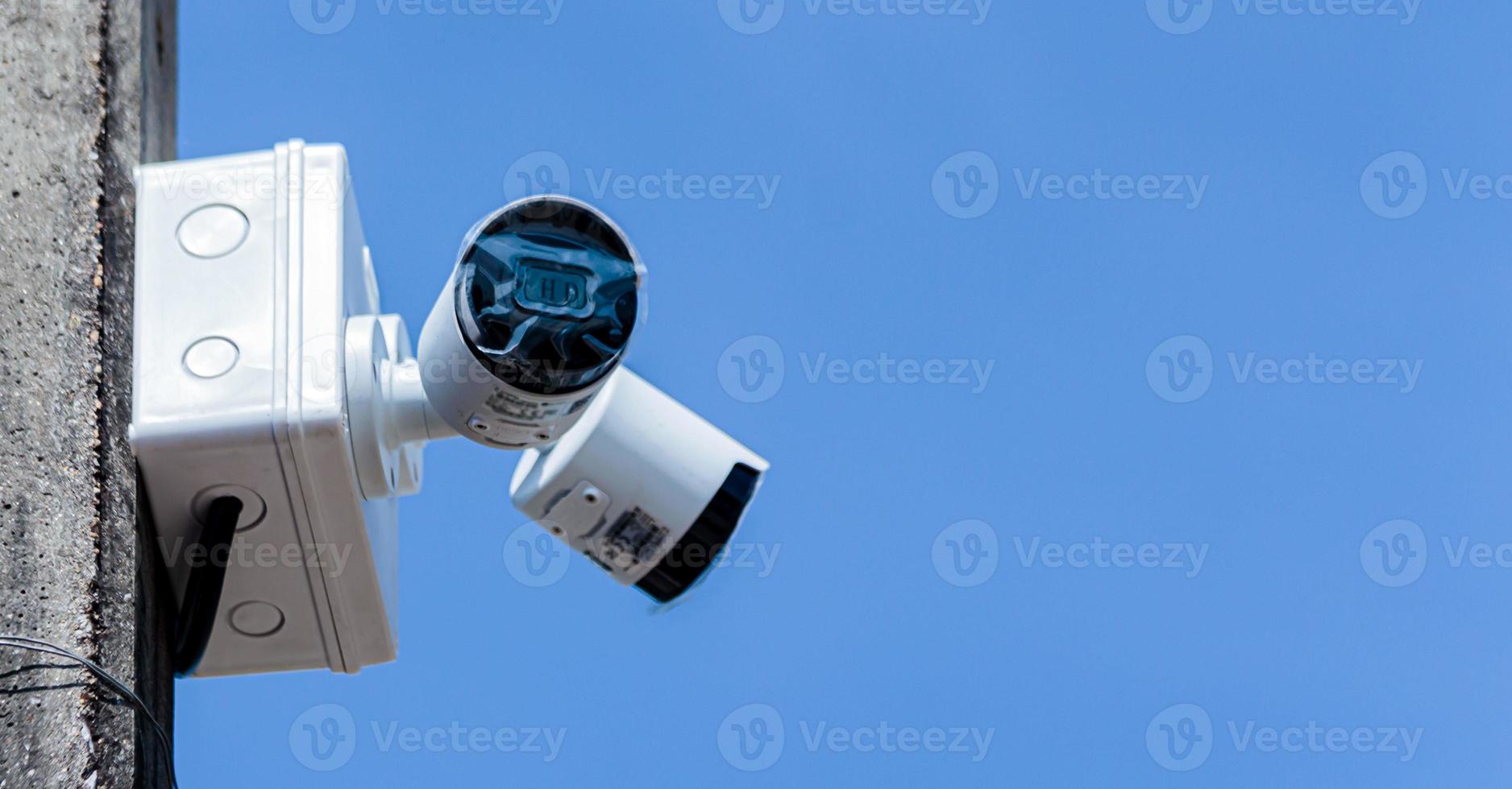 cCTV kamera blå himmel bakgrund foto