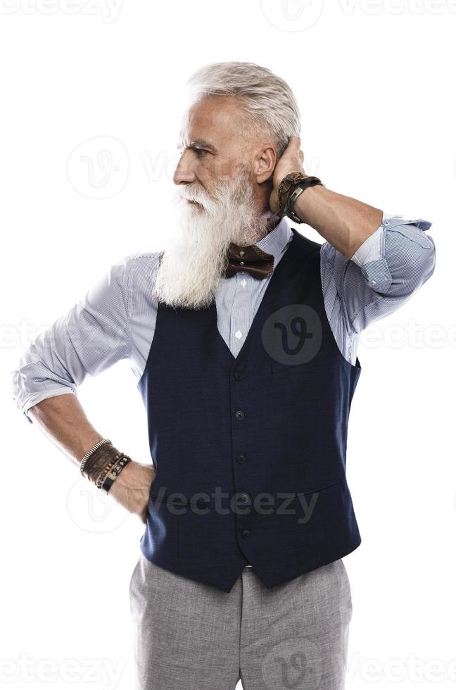 stilig åldrig manlig modell Framställ på vit bakgrund foto