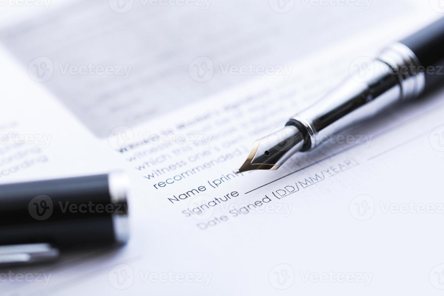 signering de företag avtal. fontän penna och dokumentera. foto