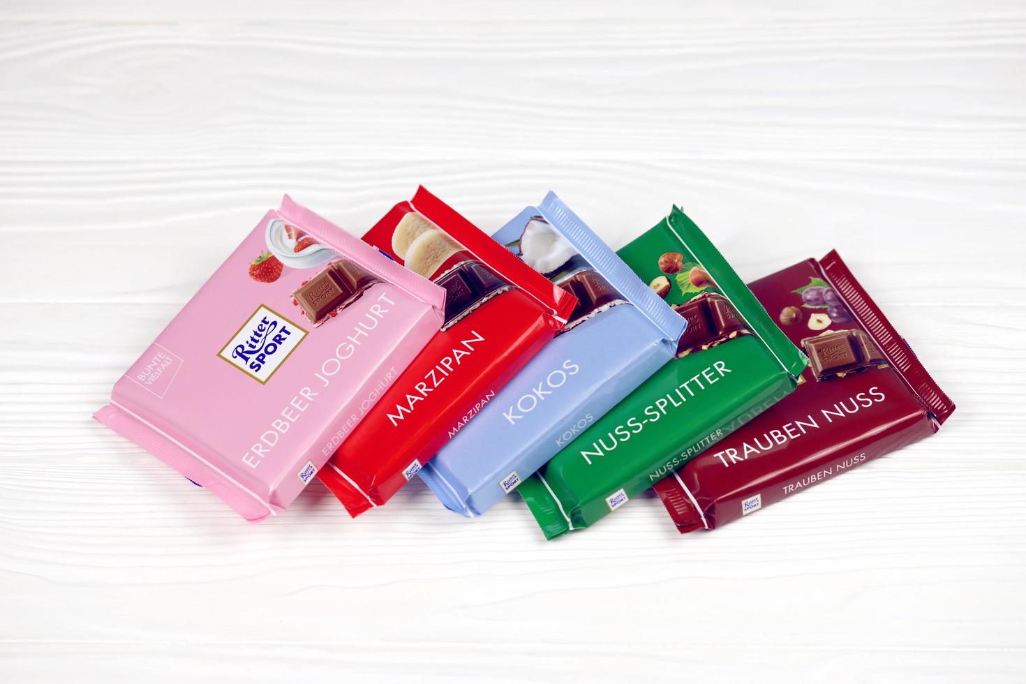 kharkiv, ukraina - december 8, 2022 ritter sport choklad produkt. ritter sport var grundad i 1912 i stuttgart-dåligt cannstatt, Tyskland foto