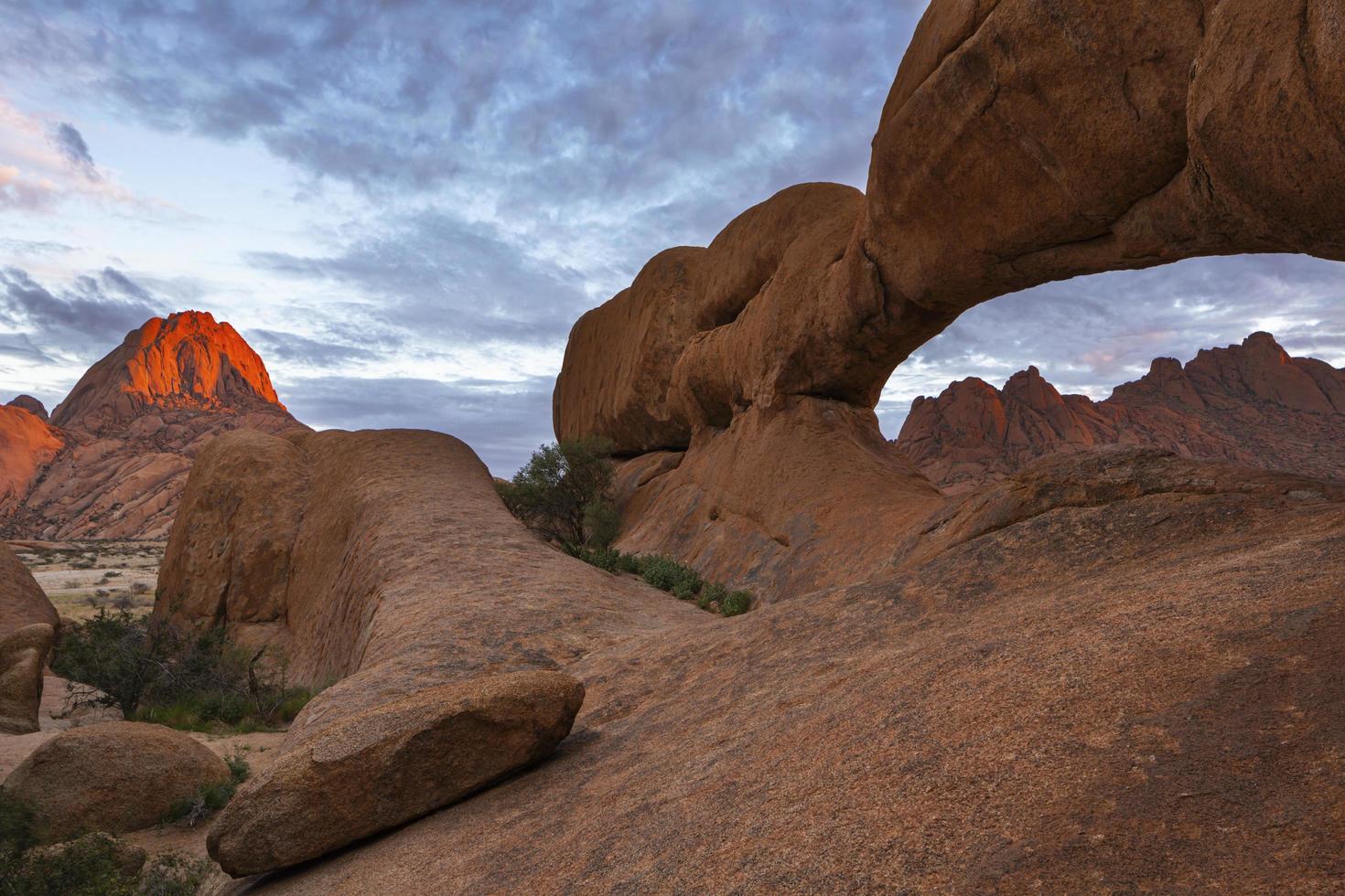 sten båge på Spitzkoppe foto