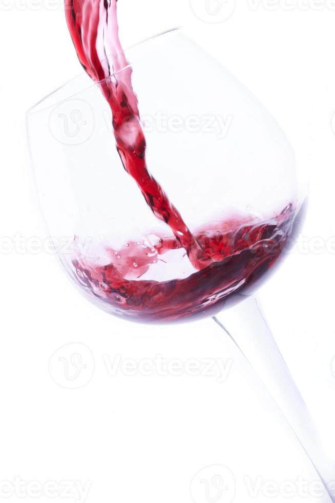 vin hällde in i en glas foto