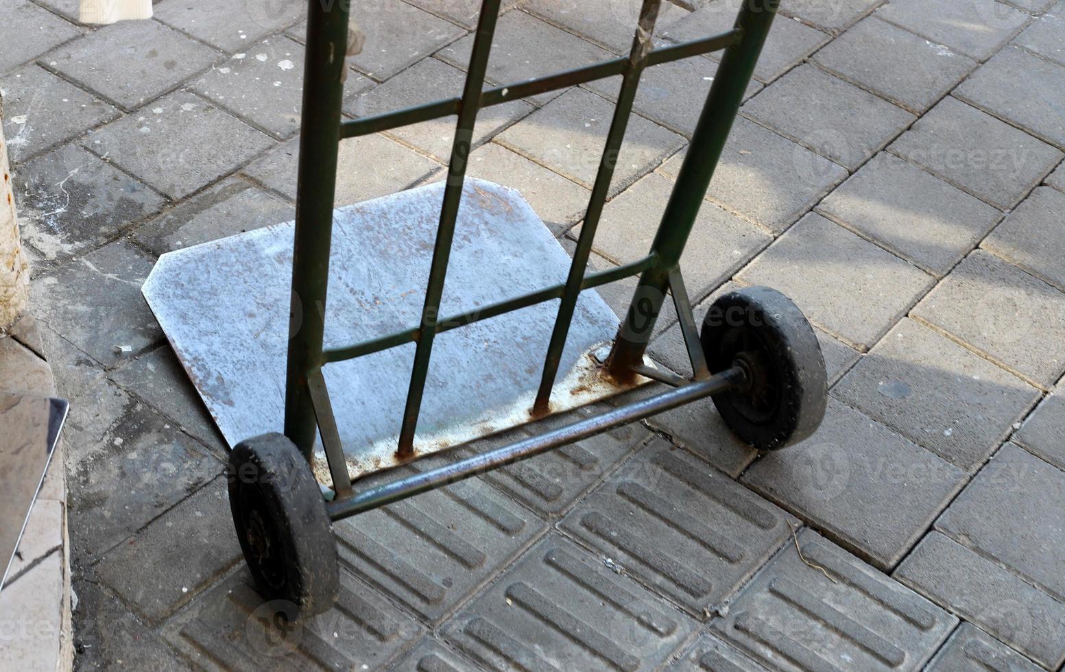 vagn trailer för de transport av olika varor. foto