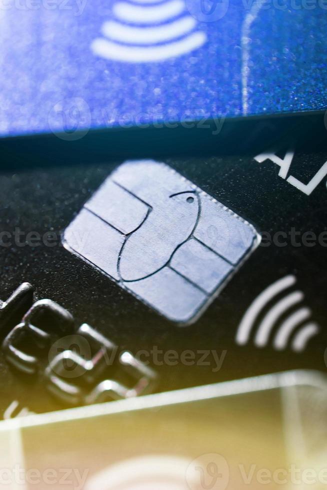 elektronisk kontaktlös kreditera kort med selektiv fokus mikrochip. makro av en kreditera kort. foto