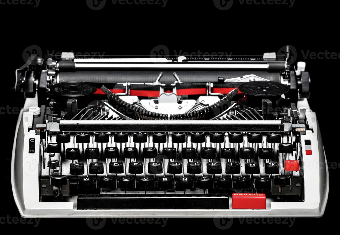 gammal årgång skrivmaskin. två färger röd och svart. foto