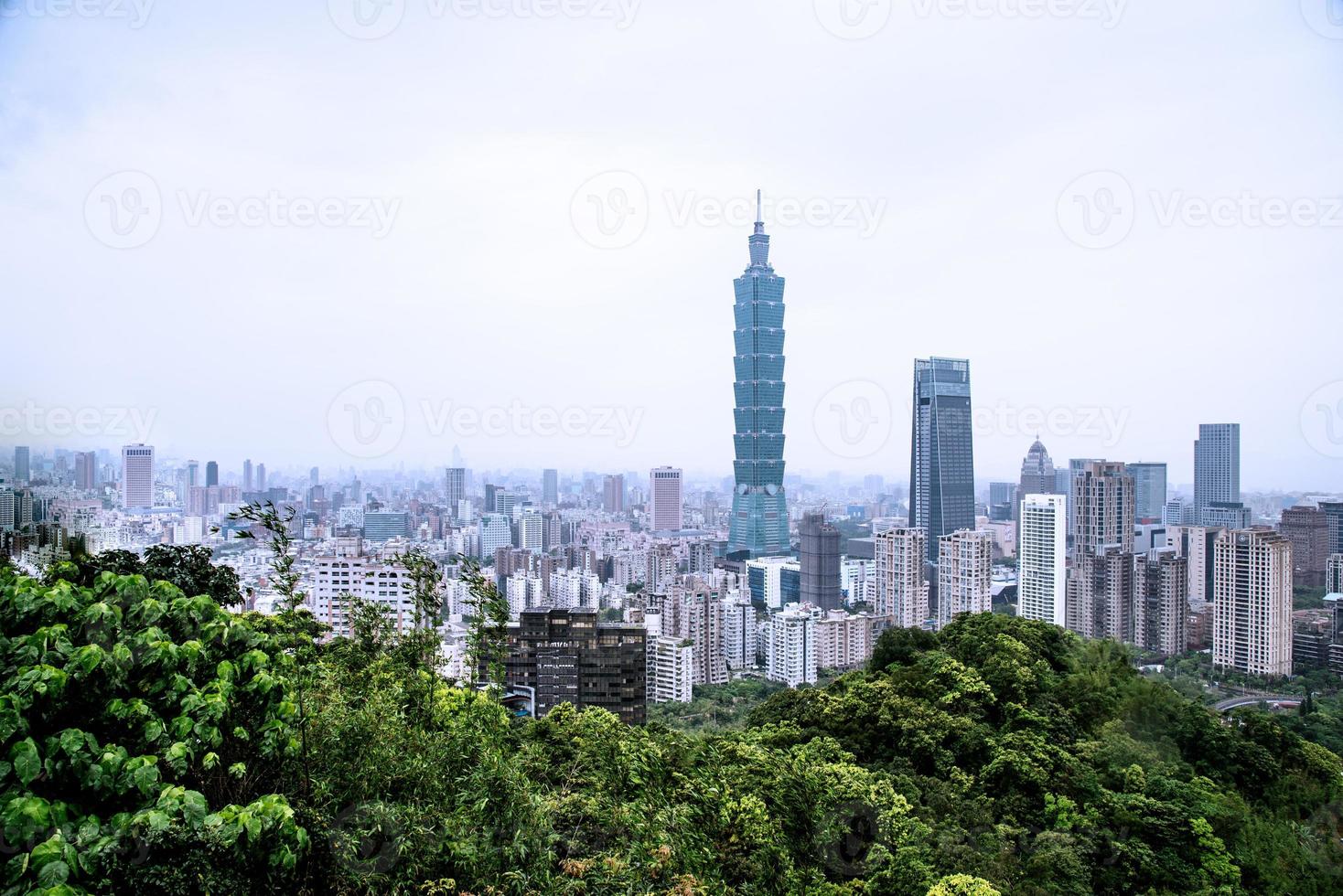 taipei, taiwan, turister gå sightseeing de stadsbild panorama se de högsta byggnad och de känd landskap som de skön plats för resa i taiwan foto