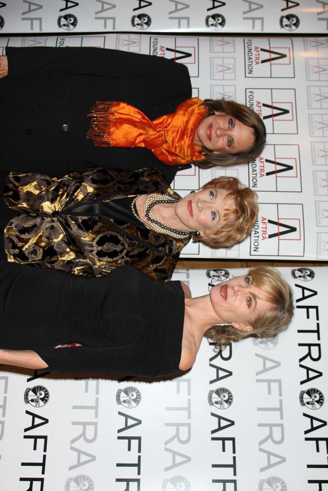 jess Walton, jeanne tunnbindare, och eileen davidson anländer på de efter media och underhållning förträfflighet utmärkelser amees på de biltmore hotell i los angeles, ca på Mars, 9 2009 foto