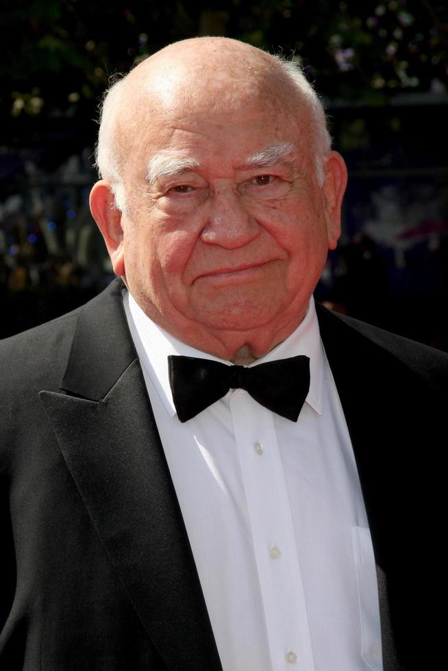 red asner anländer på de bästa sändningstid kreativ emmy utmärkelser på Nokia Centrum i los angeles, ca på september 12, 2009 foto