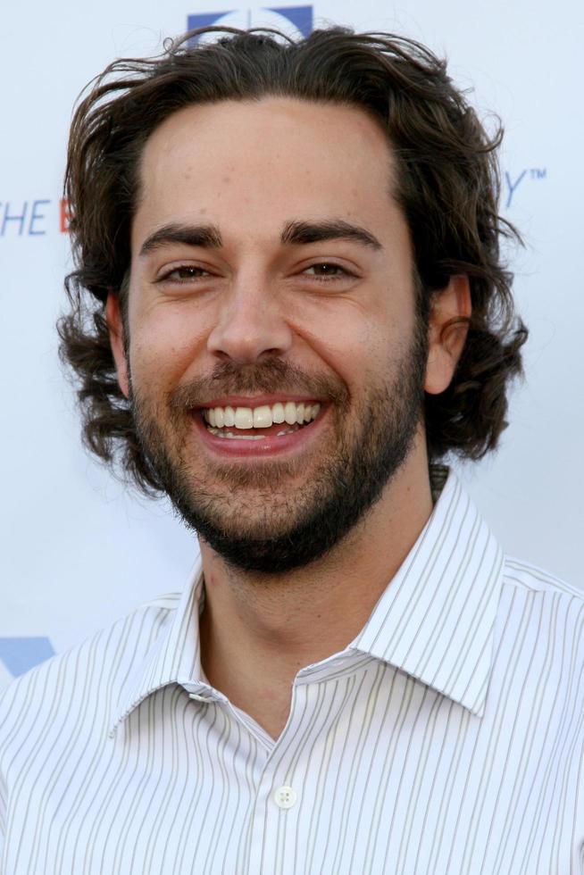 Zachary levi 7:e årlig komedi för en bota gynnas de knölig skleros allians de avalon los angeles, ca april 6, 2008 foto