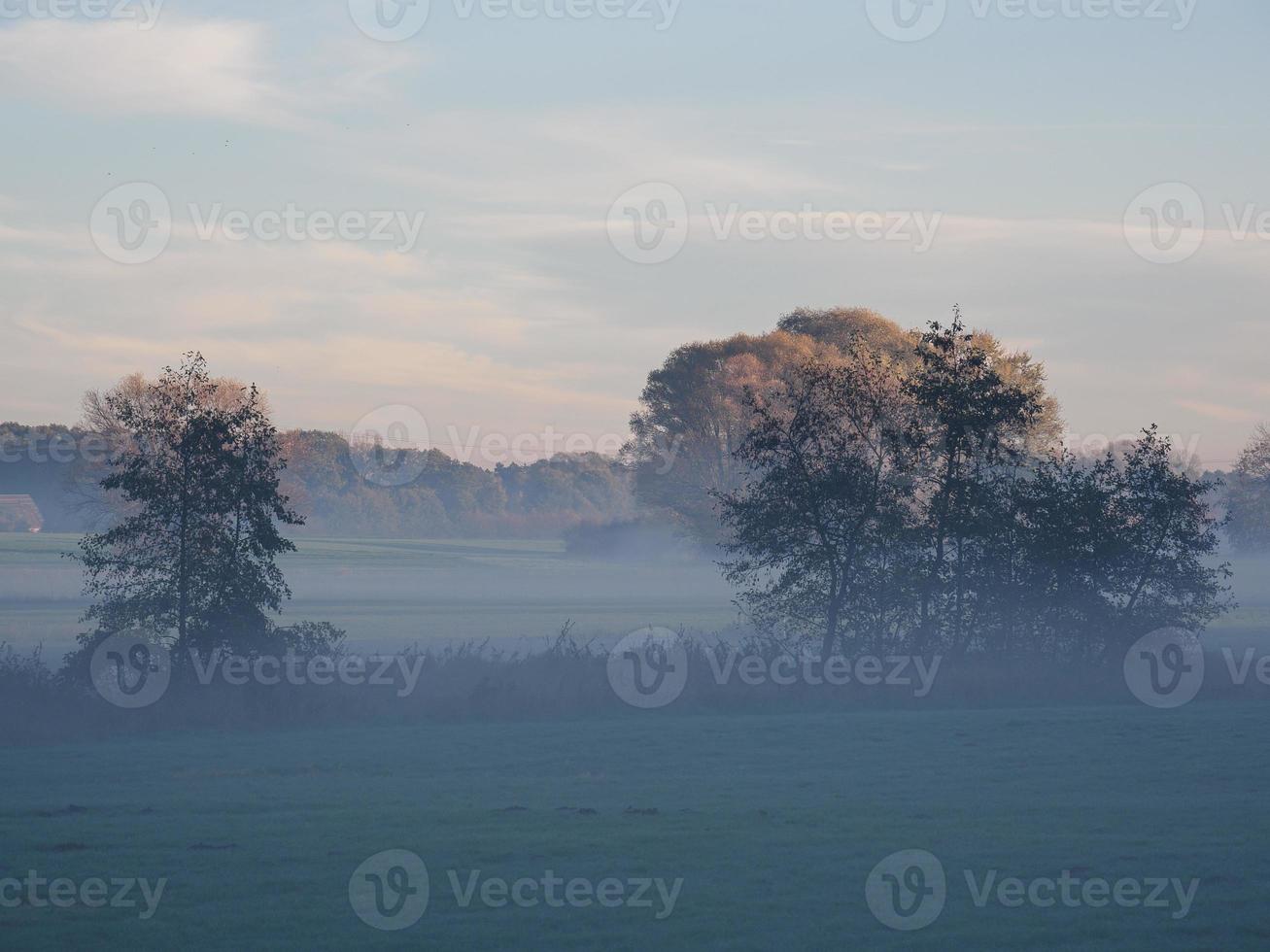 höst tid på en flod i Tyskland foto