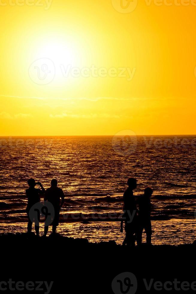 solnedgång över havet foto