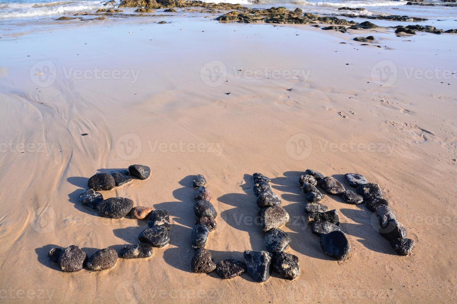 övergiven sandig strand foto