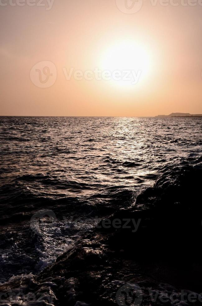 solnedgång över havet foto