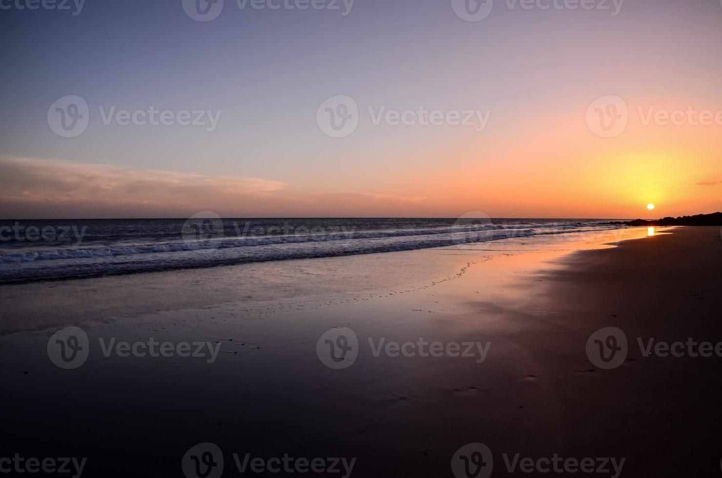 solnedgång vid stranden foto