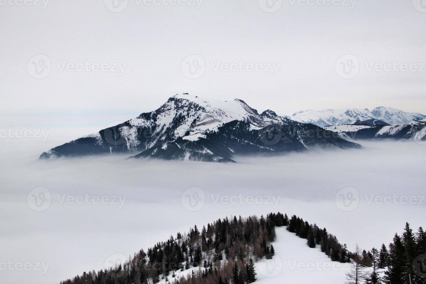 en se av de österrikiska bergen på st gigian nära saltzburg foto