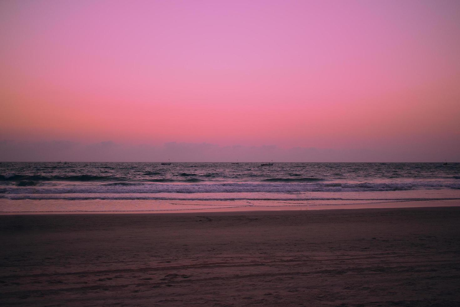 färgrik solnedgång på en strand foto