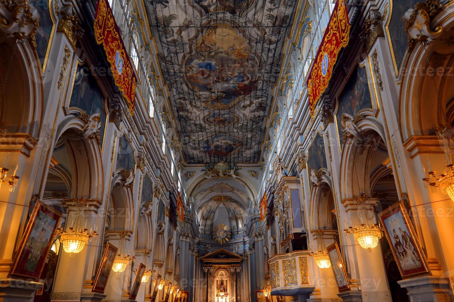 interiör av de basilika av san sebastiano, melilli, syrakusa, Sicilien. foto