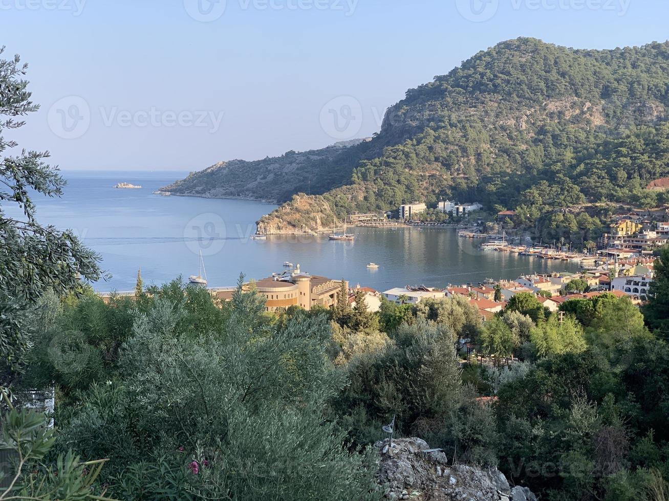 se över strand. mediteranean kust av Kalkon. foto