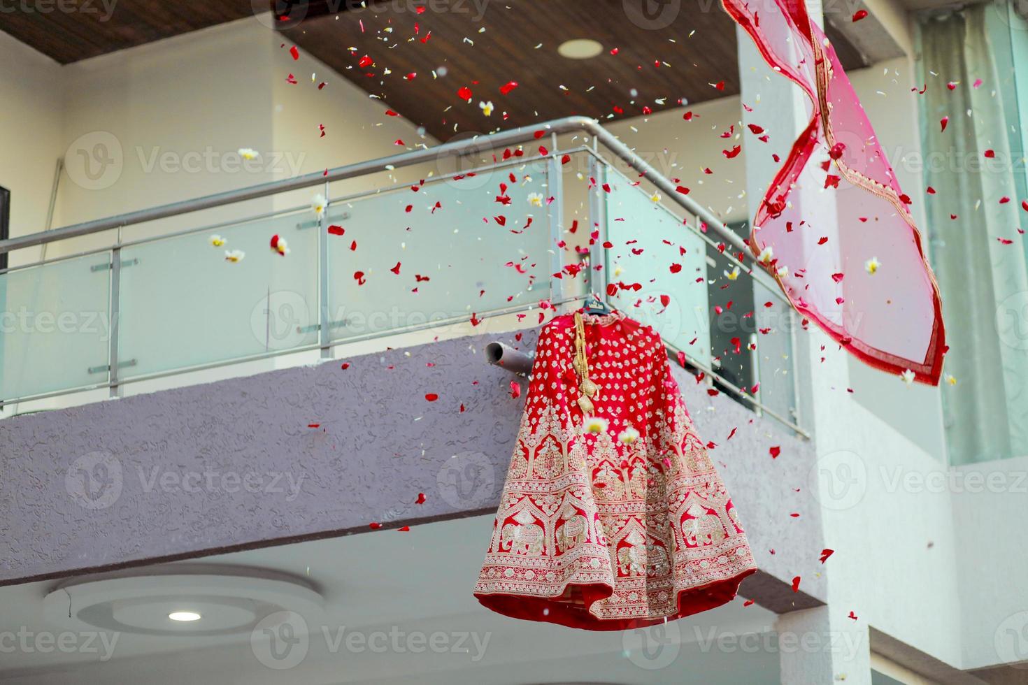 indisk bröllop brudens lengha kjol broderi design foto