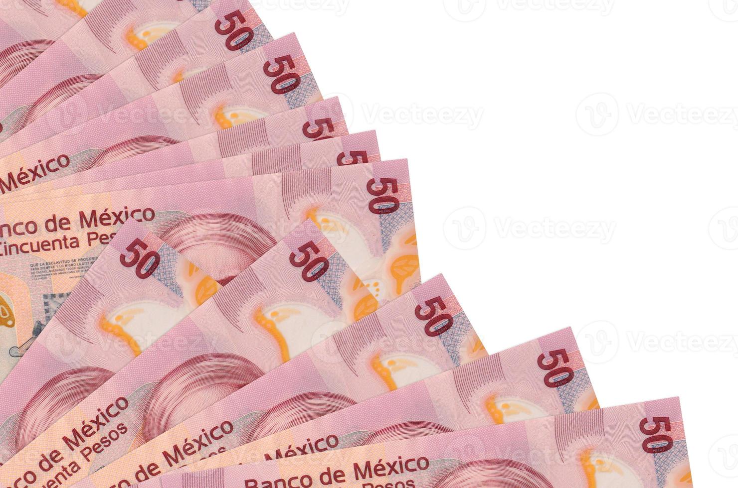 50 mexikansk pesos räkningar lögner isolerat på vit bakgrund med kopia Plats staplade i fläkt stänga upp foto