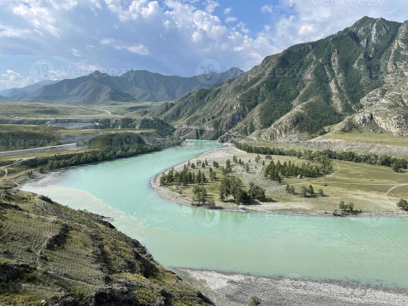 de sammanflöde av de katun och chuya floder, altai, ryssland foto