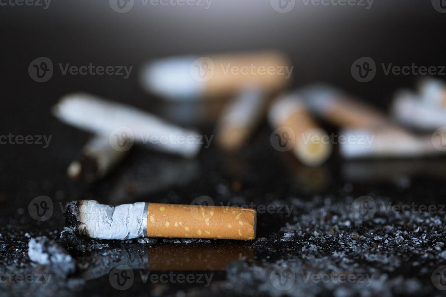 de faror av rökning påverka din hälsa och de där runt om du. foto