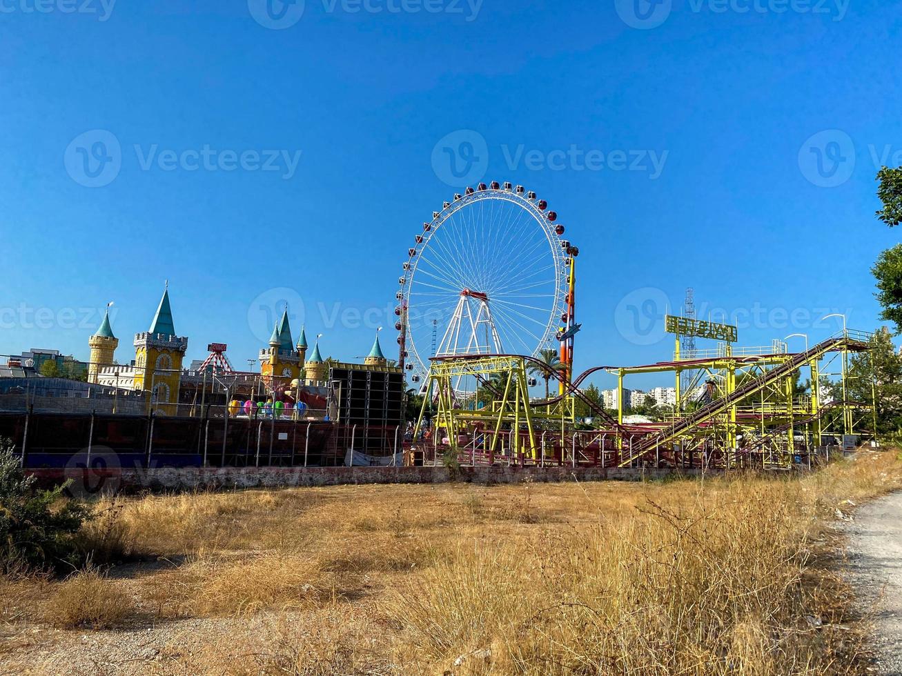 ferris hjul utan människor på oktoberfest i munich foto