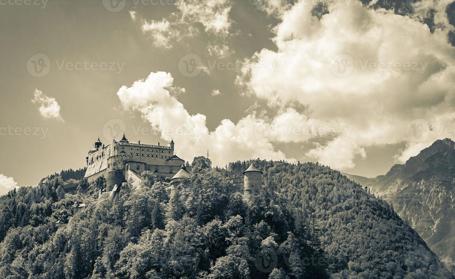 slott hohenwerfen slott fästning på berg i Werfen Salzburg Österrike. foto