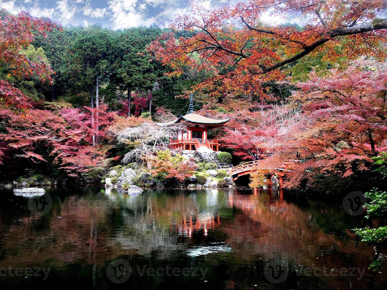 daigo-ji tempel med färgrik lönn träd i höst, Kyoto, japan foto